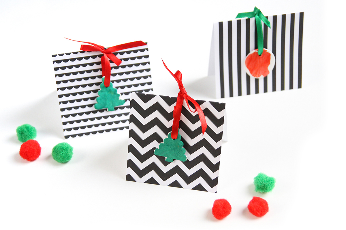 Geometric Christmas cards - DIY - Simple, but stunning Christmas card tutorial - www.yeswemadethis.com