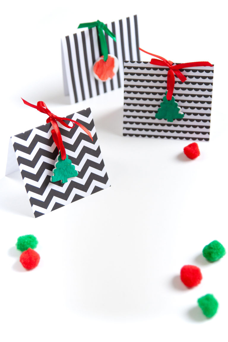 Geometric Christmas cards - DIY - Simple, but stunning Christmas card tutorial - www.yeswemadethis.com
